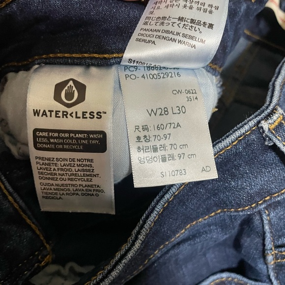 Dark Levi’s 721 High Rise Skinn Blue Distressed Women's Jeans - Picture 4 of 5